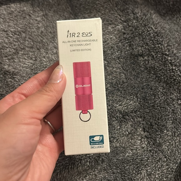 i1R 2 Pro Keychain Flashlight - Picture 8 of 9